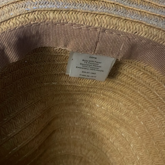 On Vacay Hat. New no tags. Never worn - Picture 2 of 4